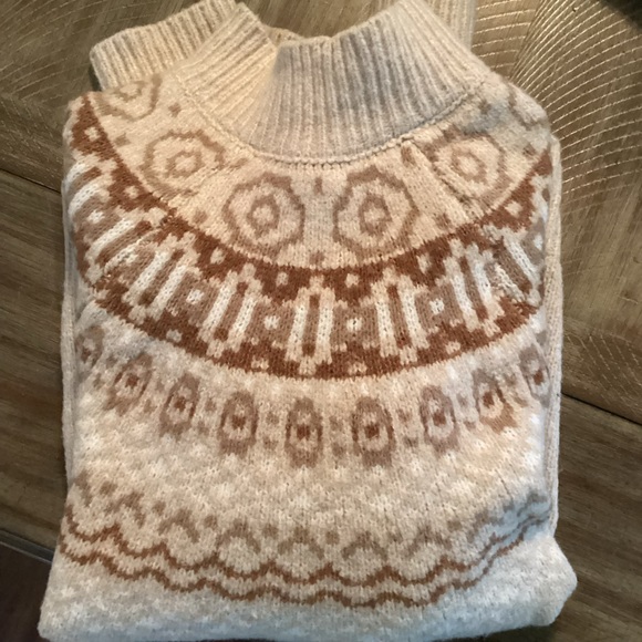 Cupcakes and Cashmere Sweater Women’s Size Small - Picture 2 of 5